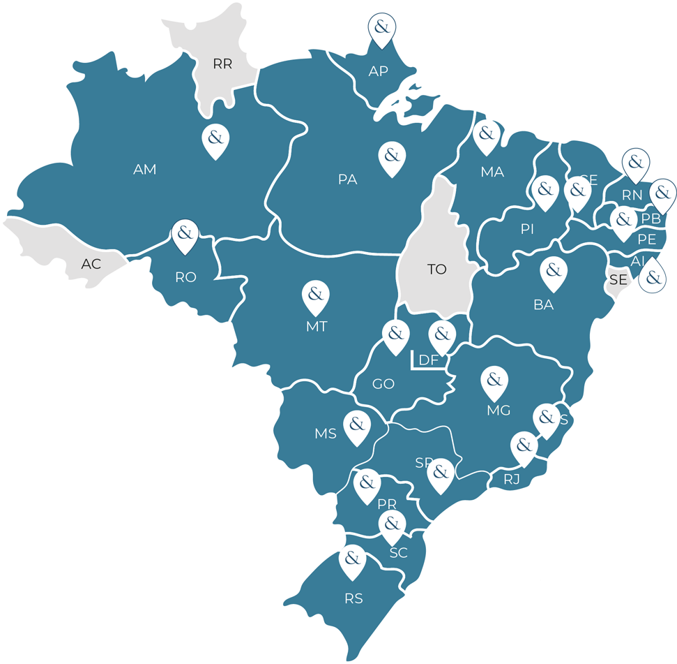 mapa do Brasil destacando os estados onde o Club&Casa Design tem presença, com ícones de lojas e profissionais para ilustrar a atuação nacional do clube.